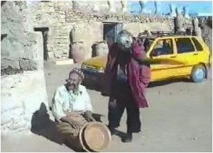 Luise Jost beim Töpfern auf Djerba in Tunesien